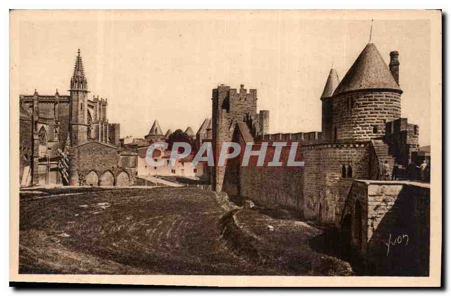 CPA Carcassonne Aude la Cite Remparts Interieurs Eglise St Nazaire 
