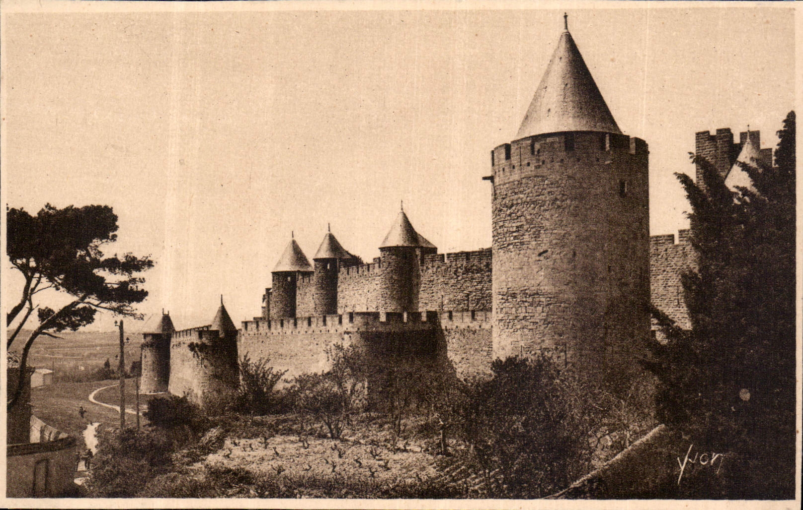 Carcassonne — La Cité — Les Éditions d'Art Yvon, Paris