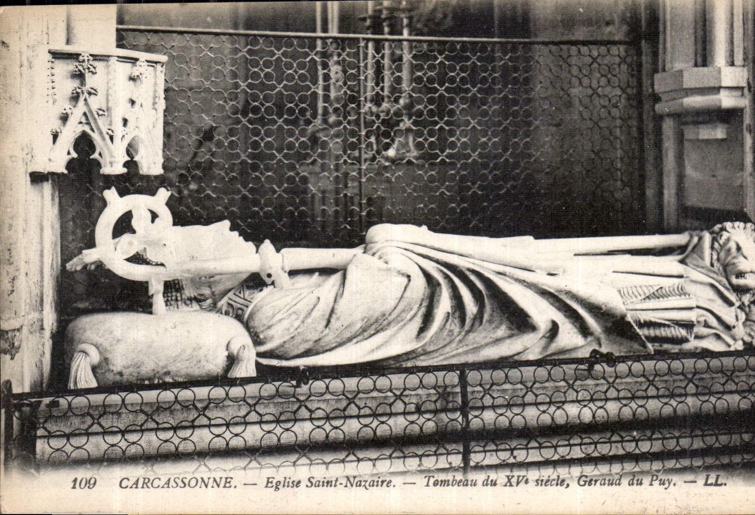 CPA Carcassonne Eglise Saint Nazaire Tombeau du XV siecle Geraud du Puy 