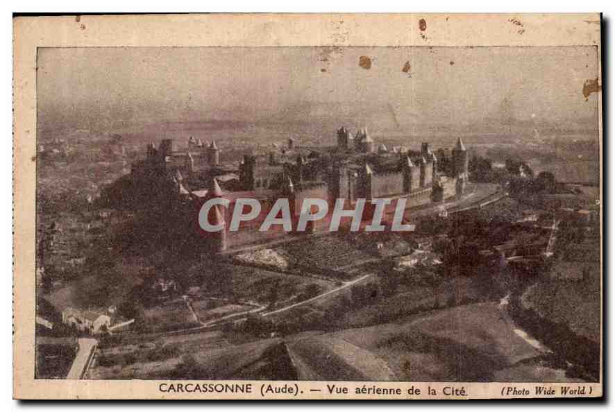 CPA Carcassonne Aude vue aerienne de la Cite 