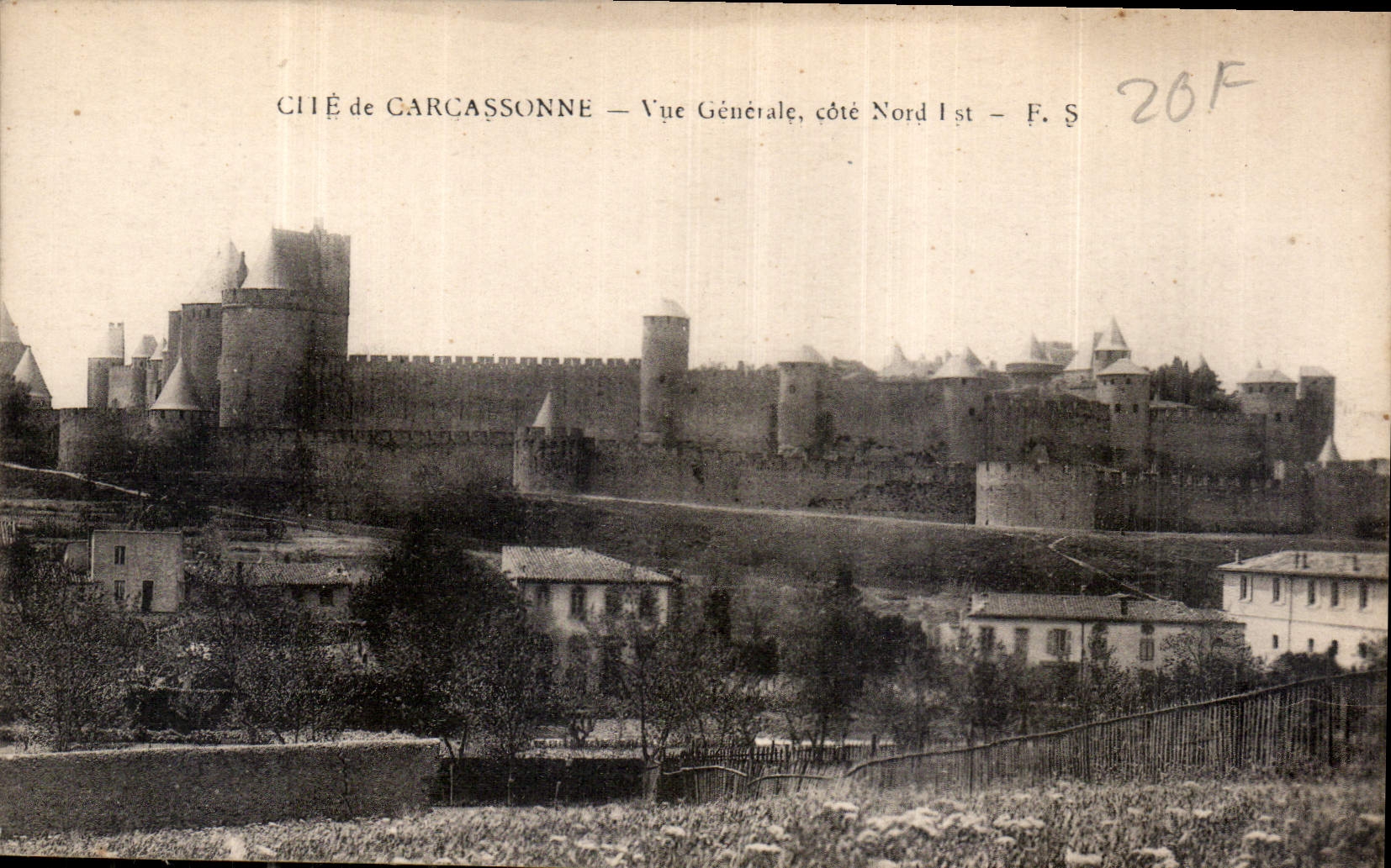 CPA Cite de Carcassonne vue generale Cote Nord Est 