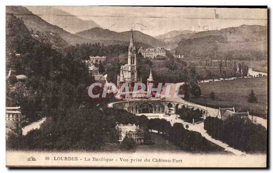 CPA Lourdes la Basilique vue prise du Chateau Fort 