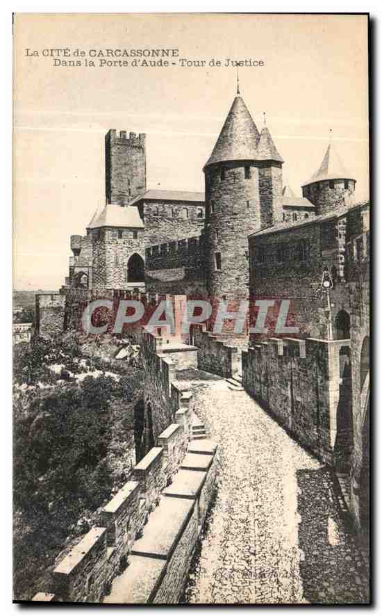 CPA La Cite de Carcassonne dans la Porte d'Aude Tour de Justice 