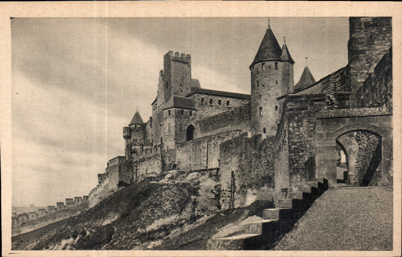 CPA Cite de Carcassonne la Porte d'Aude 