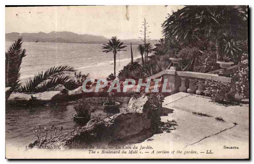 CPA Cannes Boulevard du midi un coin du Jardin 