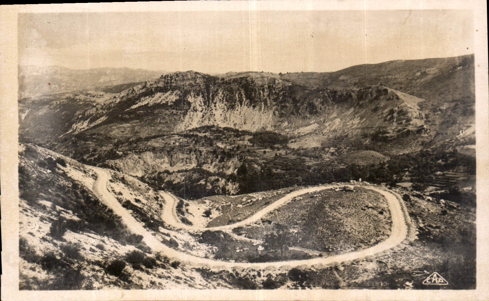 Les Lacets — Gourdon — éditeur C.A.P. (47) Paris