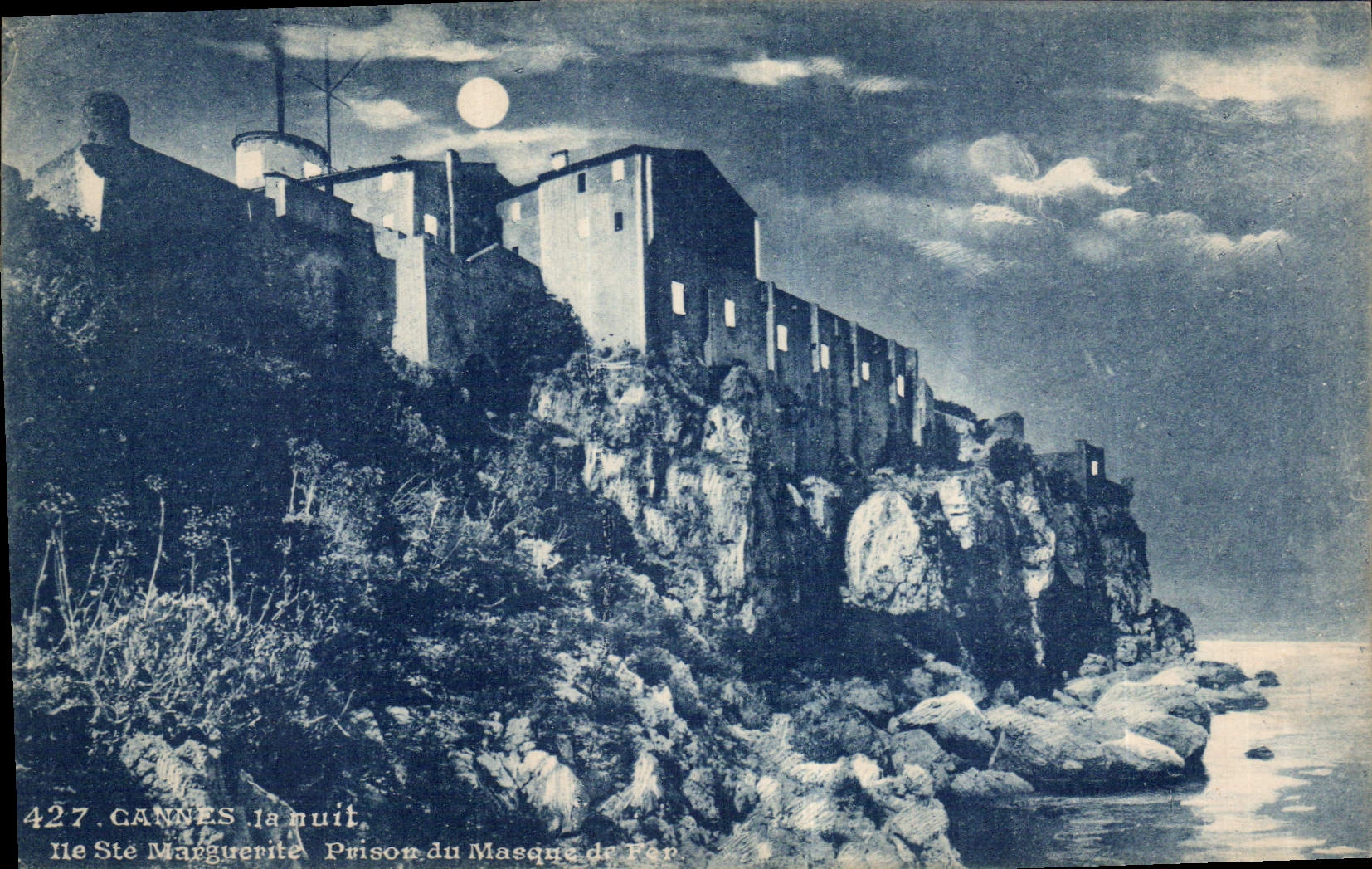 CPA Cannes la Nuit Ile St Marguerite Prison du Masque de Fer 