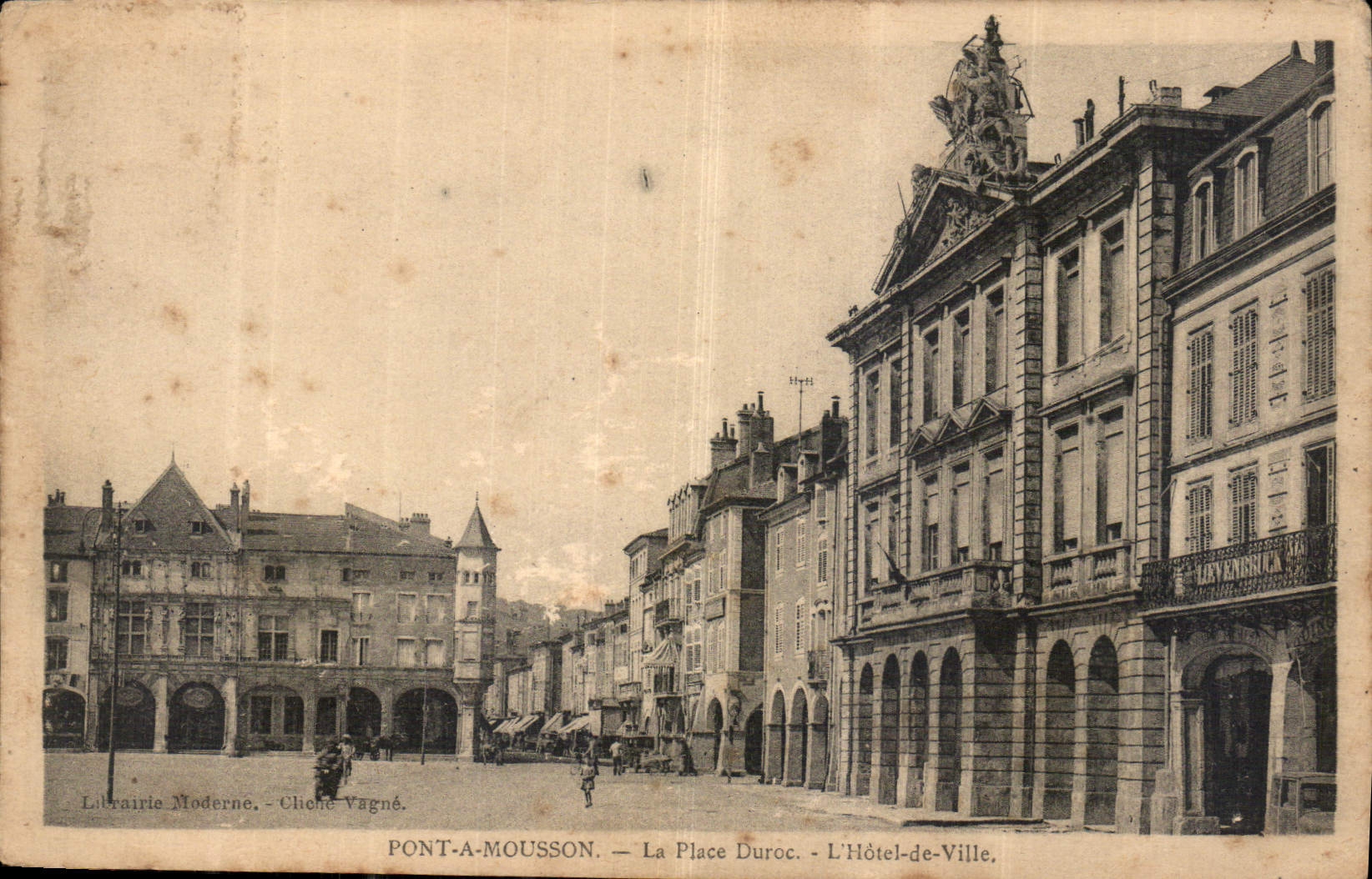 CPA Pont a Mousson La Place Duroc L'Hotel de Ville 