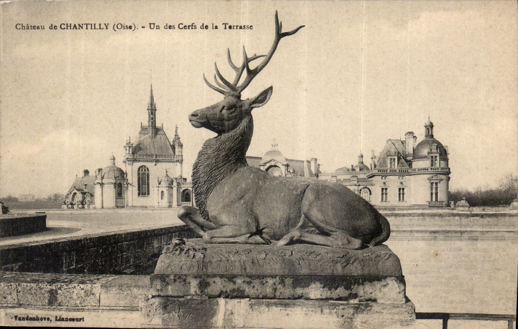 Château de CHANTILLY (Oise) — Un des Cerfs de la Terrasse — Vandenhove, Liancourt