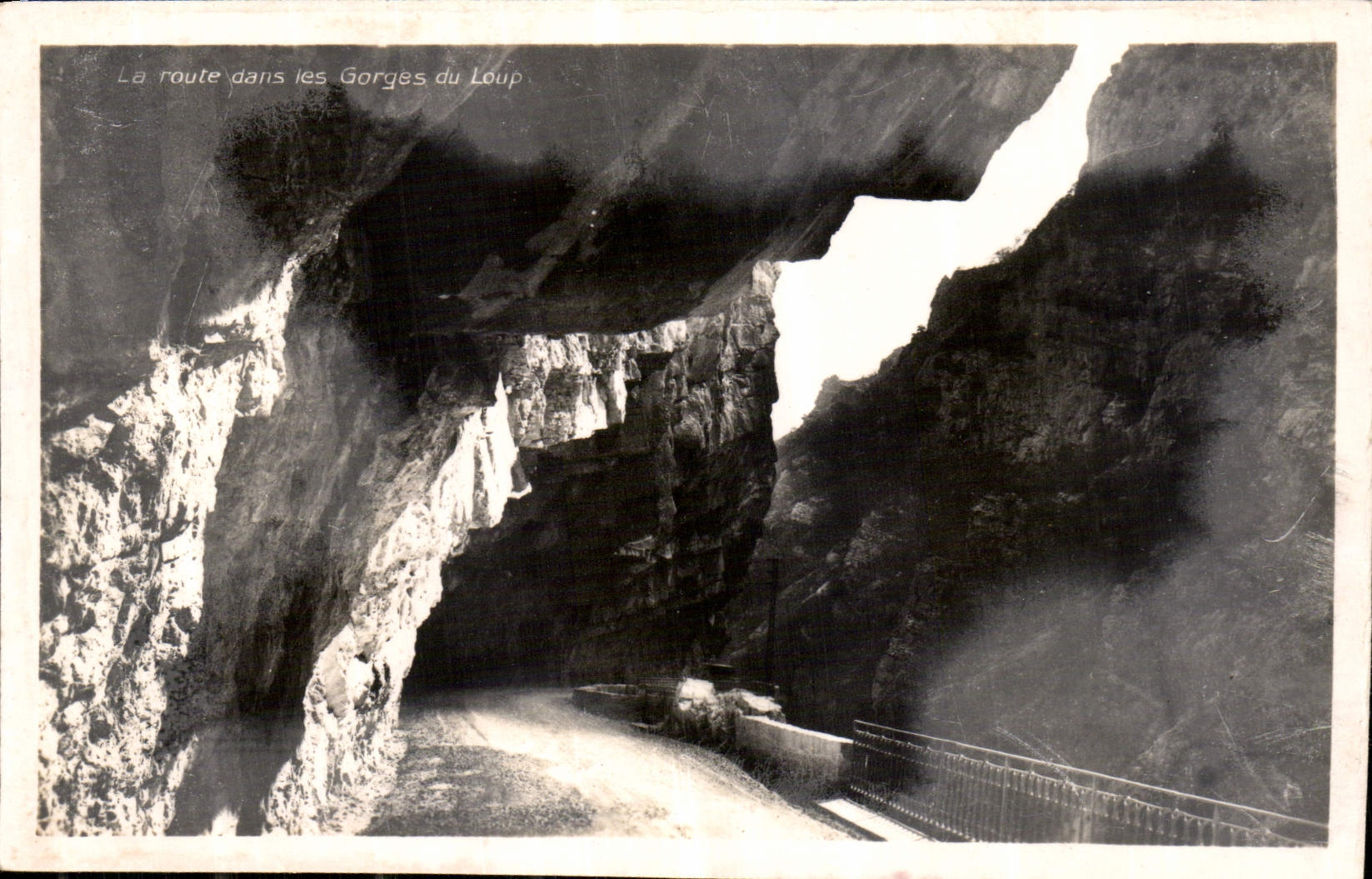 CPA La Route dans les Gorges du Loup 