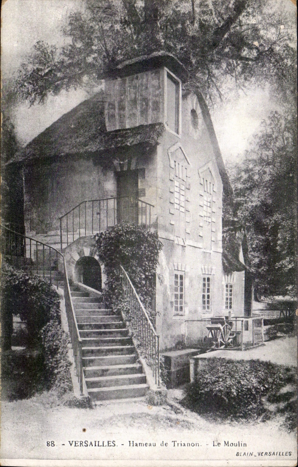 CPA Versailles Hameau de Trianon le Moulin 