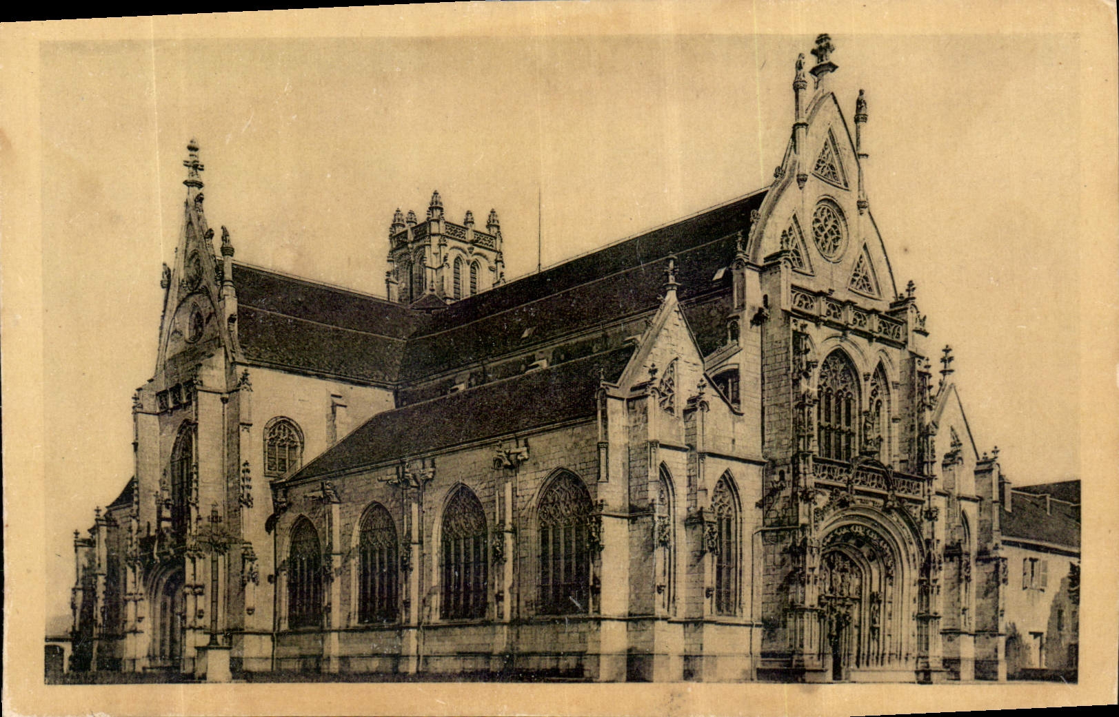 Église de Brou — vue générale — Édition des Monuments Historiques, Paris