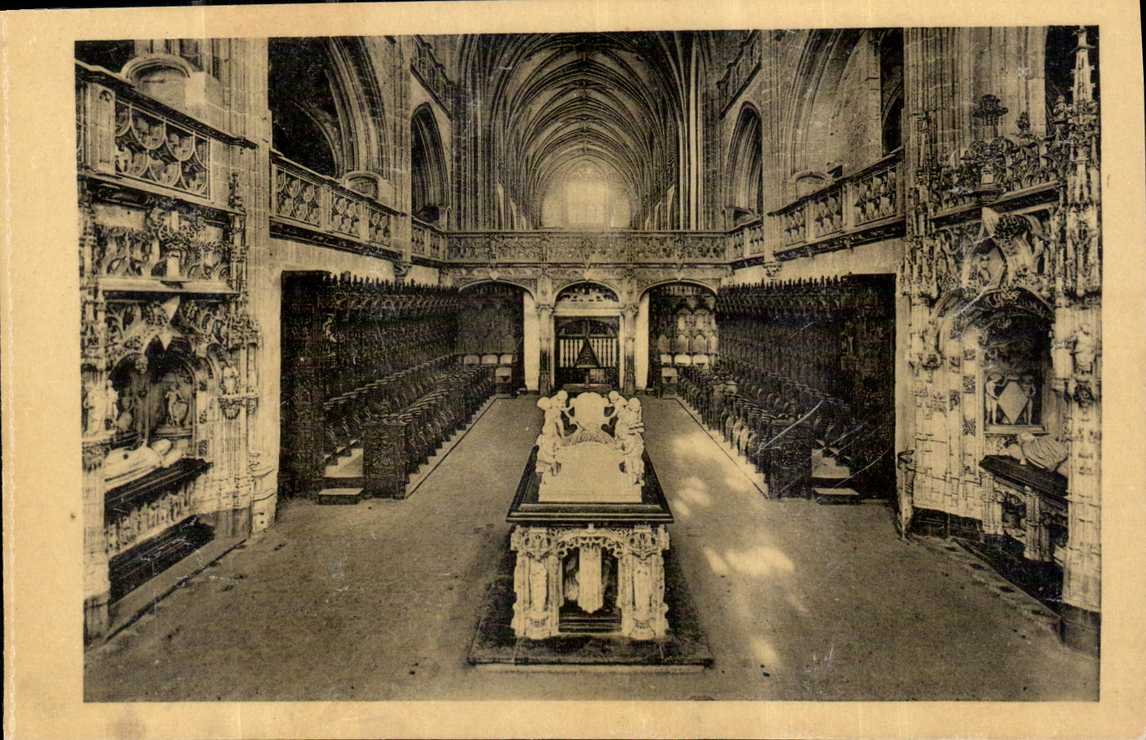 Église de Brou — Nef vue du chœur — Édition des Monuments Historiques
