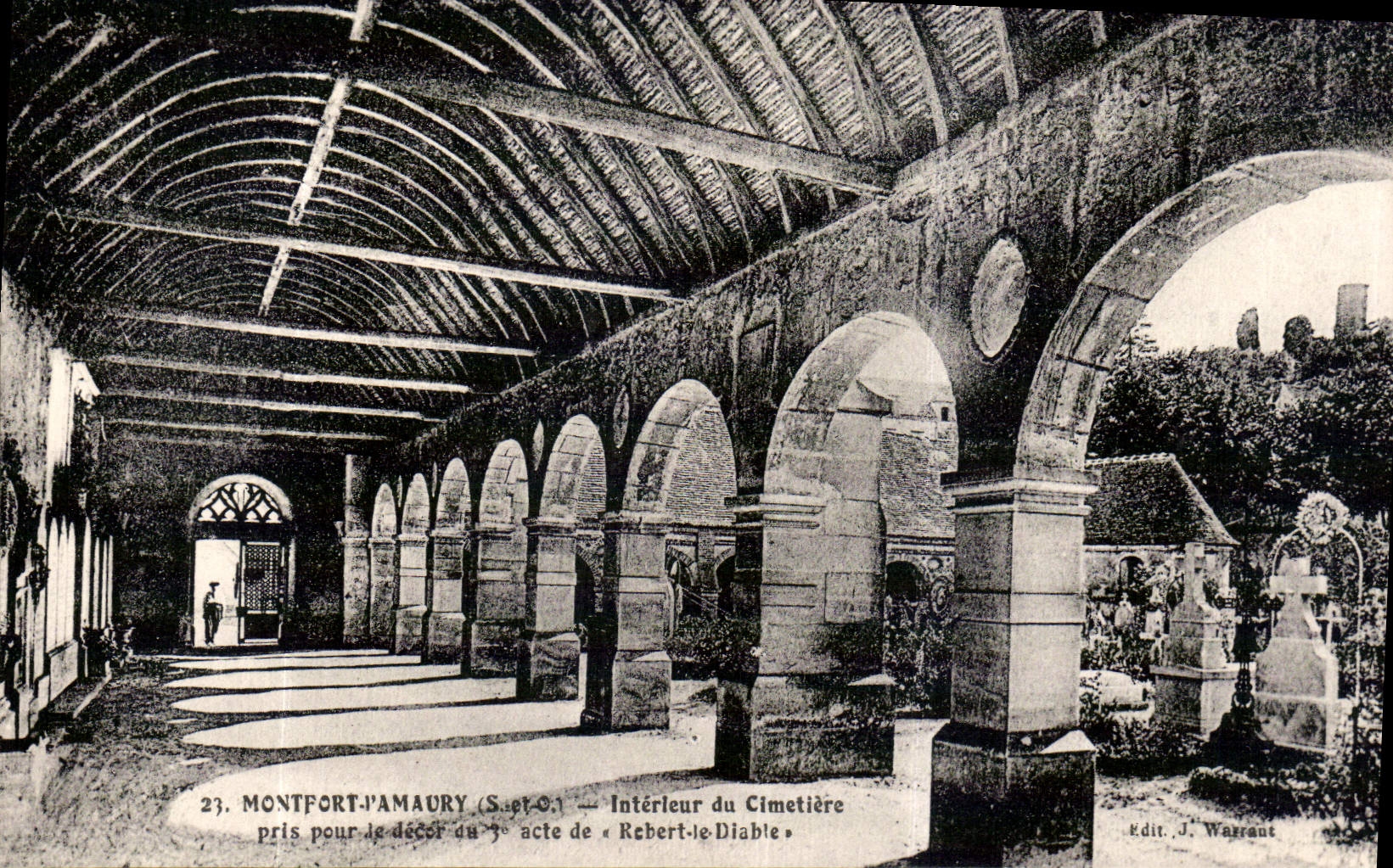 Montfort-l'Amaury (S.-et-O.) — Intérieur du Cimetière pris pour le décor du 1er acte de « Rebert-le-Diable » — édit. J. Warraut