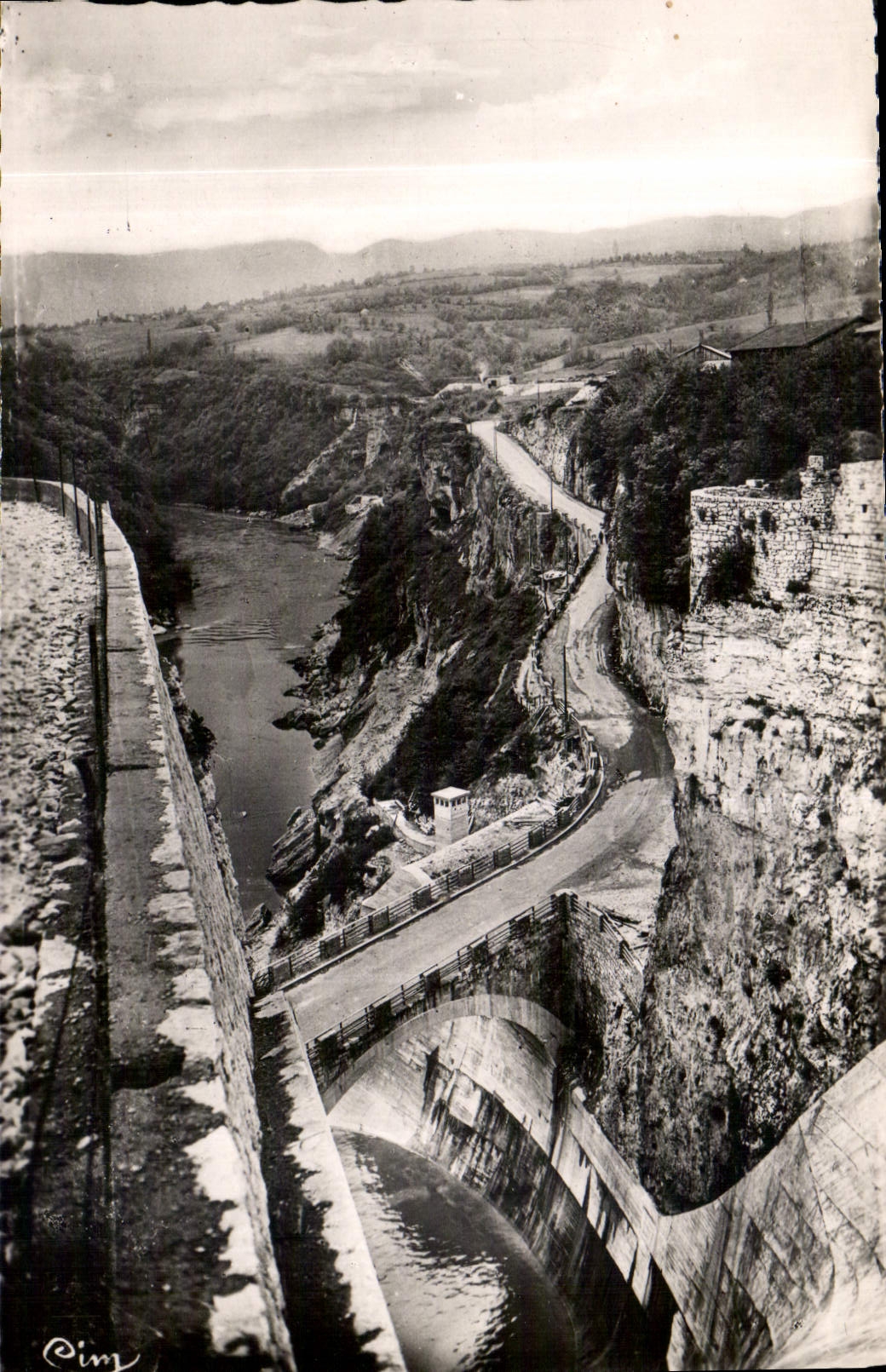 CPA Barrage de Genissiat Ain Route Principale Conduisant a l'Usine 