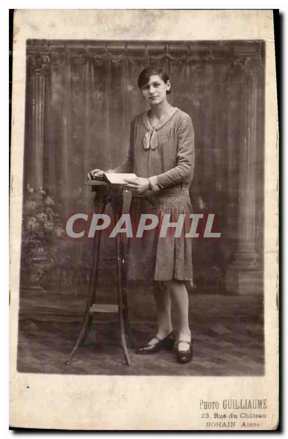 Jeune femme en tenue d'époque — Photo studio — Photo Guillaume, 23 Rue du Château, Alise-Sainte-Reparate