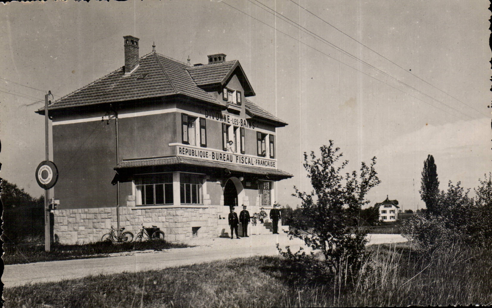 Divonne-les-Bains — Bureau fiscal français — Éditions R. Brunaud