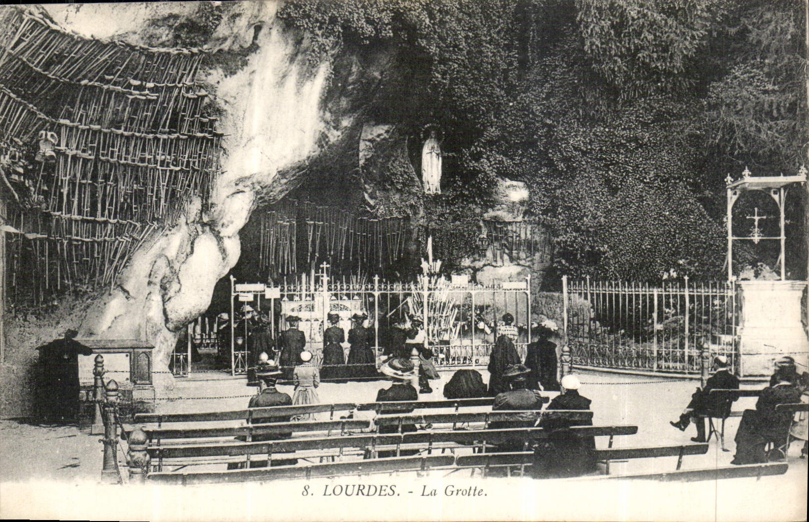 CPA Lourdes la Grotte 