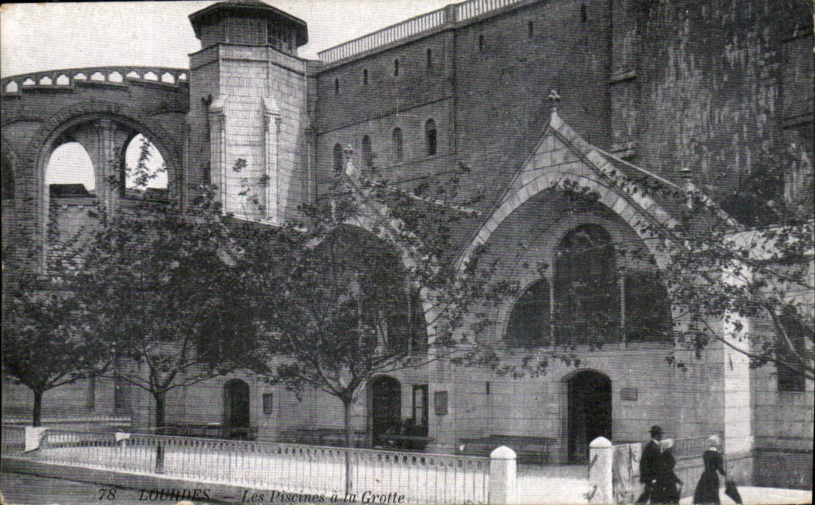CPA Lourdes les Piscines a la Grotte 