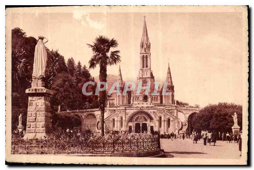 CPA Lourdes la basilique et la vierge couronnee 