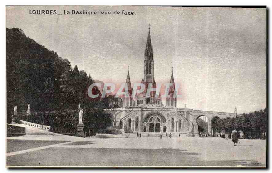 CPA Lourdes la basilique vue de face 