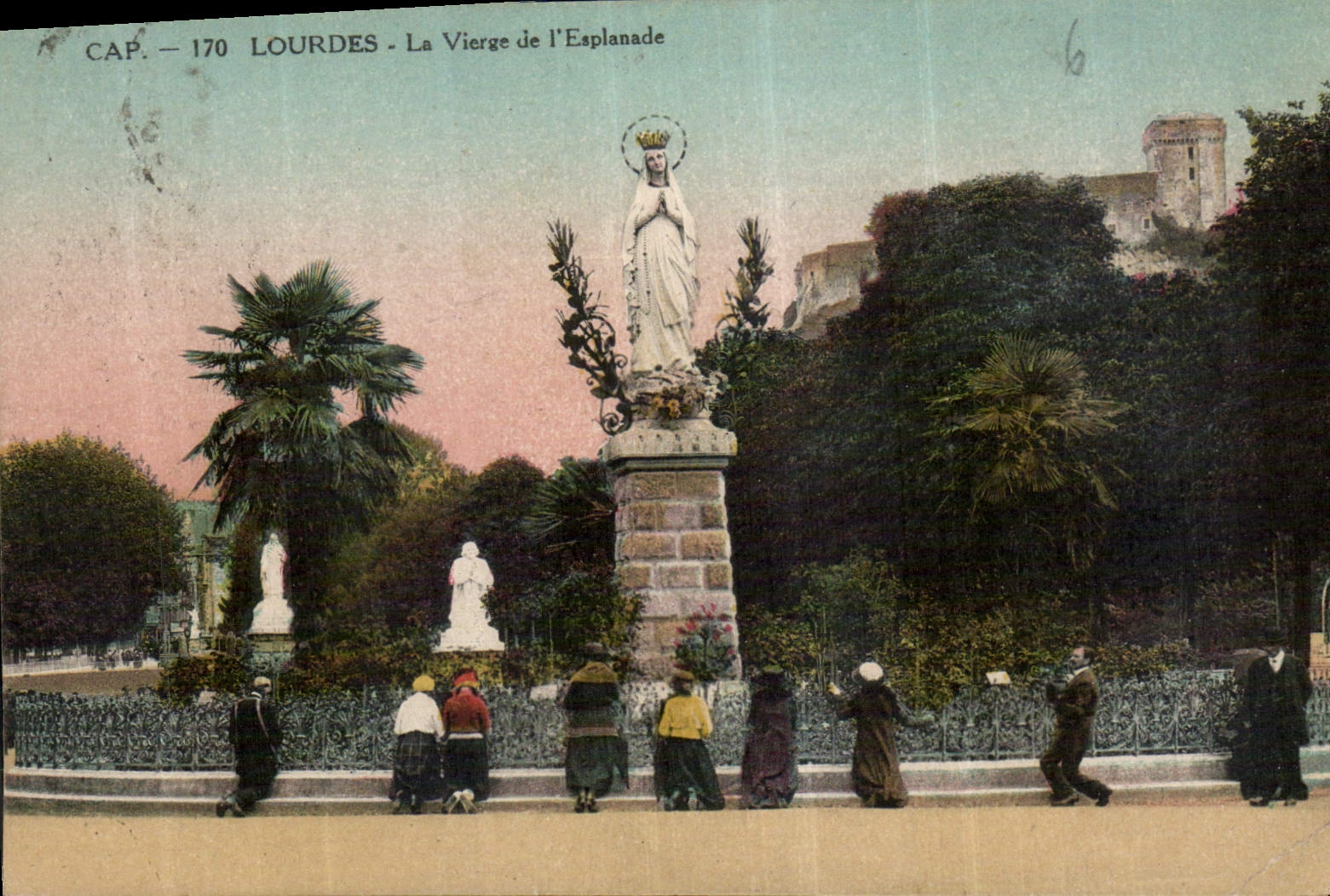CPA Lourdes La Vierge de l'Esplanade 