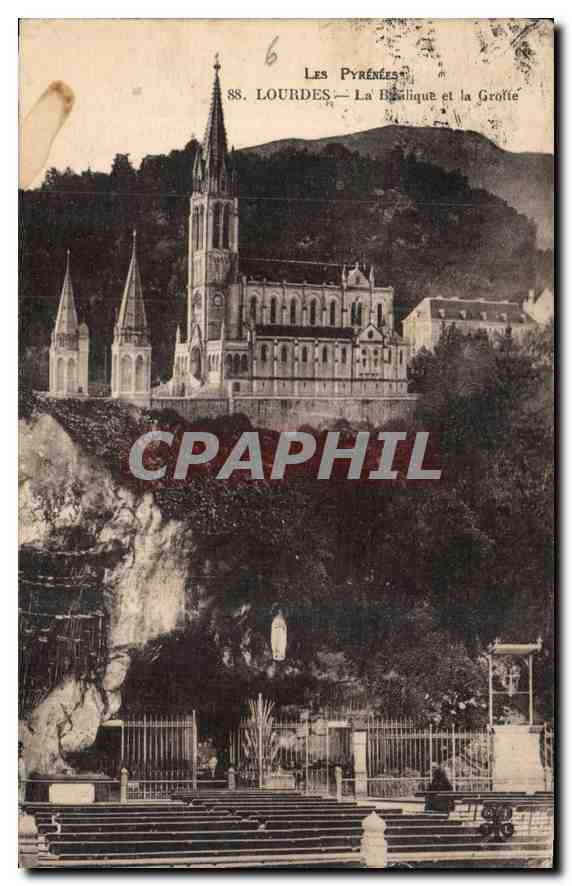 CPA Les Pyrenees Lourdes La Basilique et la Grotte 
