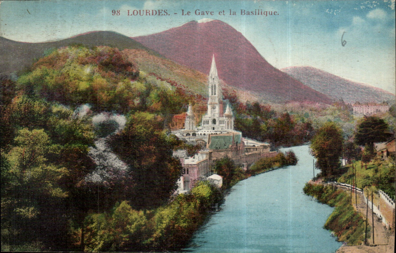 CPA Lourdes Le Gave et la Basilique 