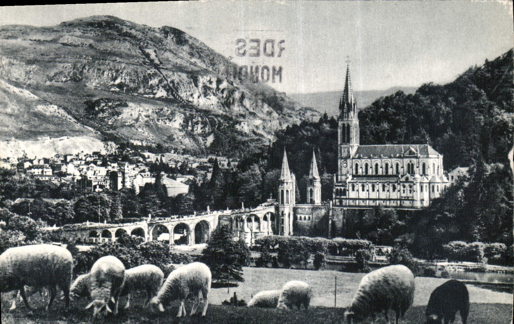 CPA Lourdes La Basilique et le Pic du Jer 