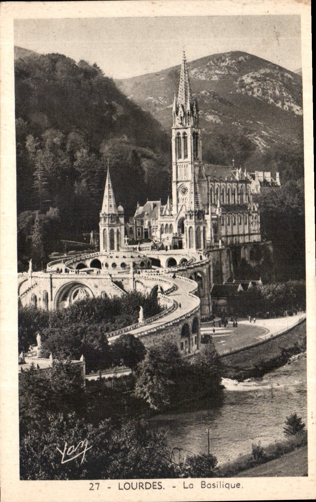 CPA Lourdes La Basilique 