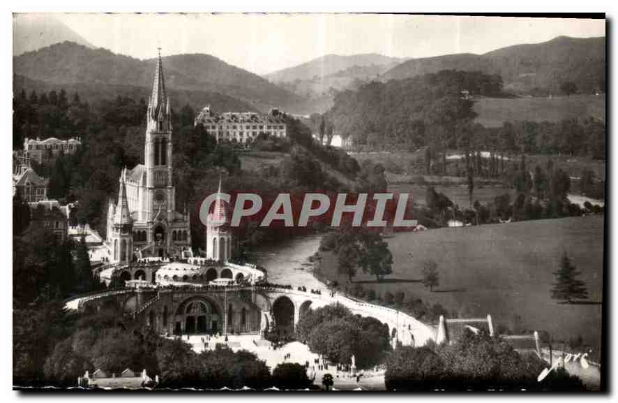 CPA Lourdes H P La Basilique et le Gave de Pau 
