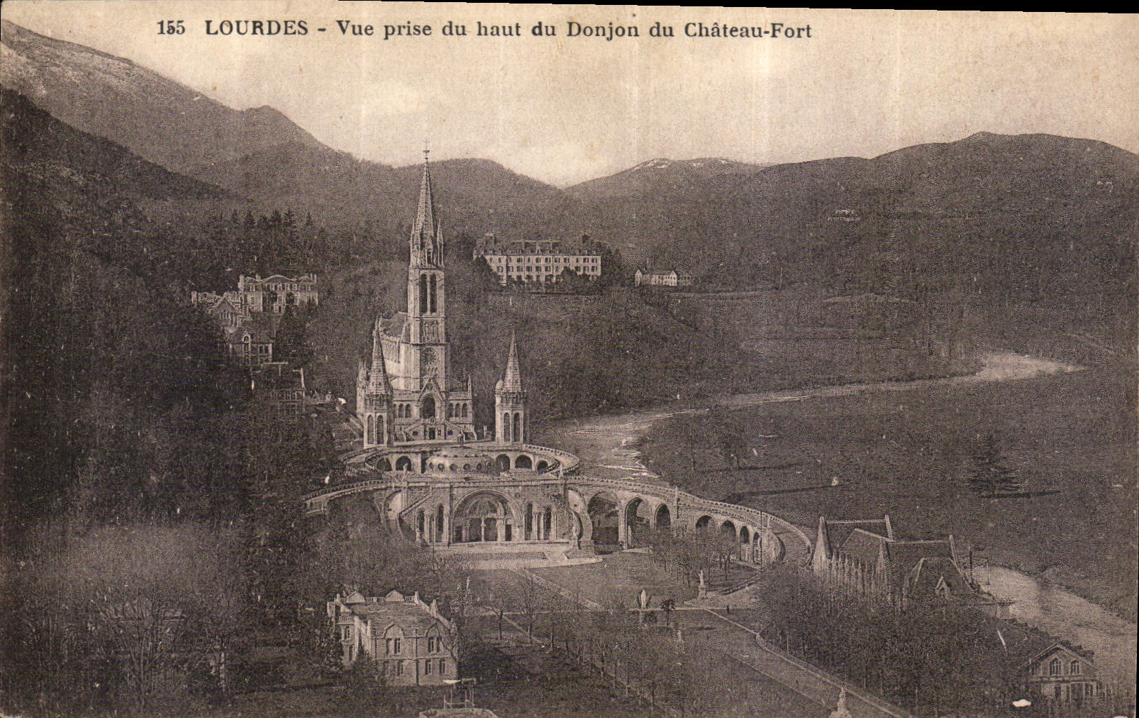 CPA Lourdes Vue prise du haut du Donjon du Chateau Fort 