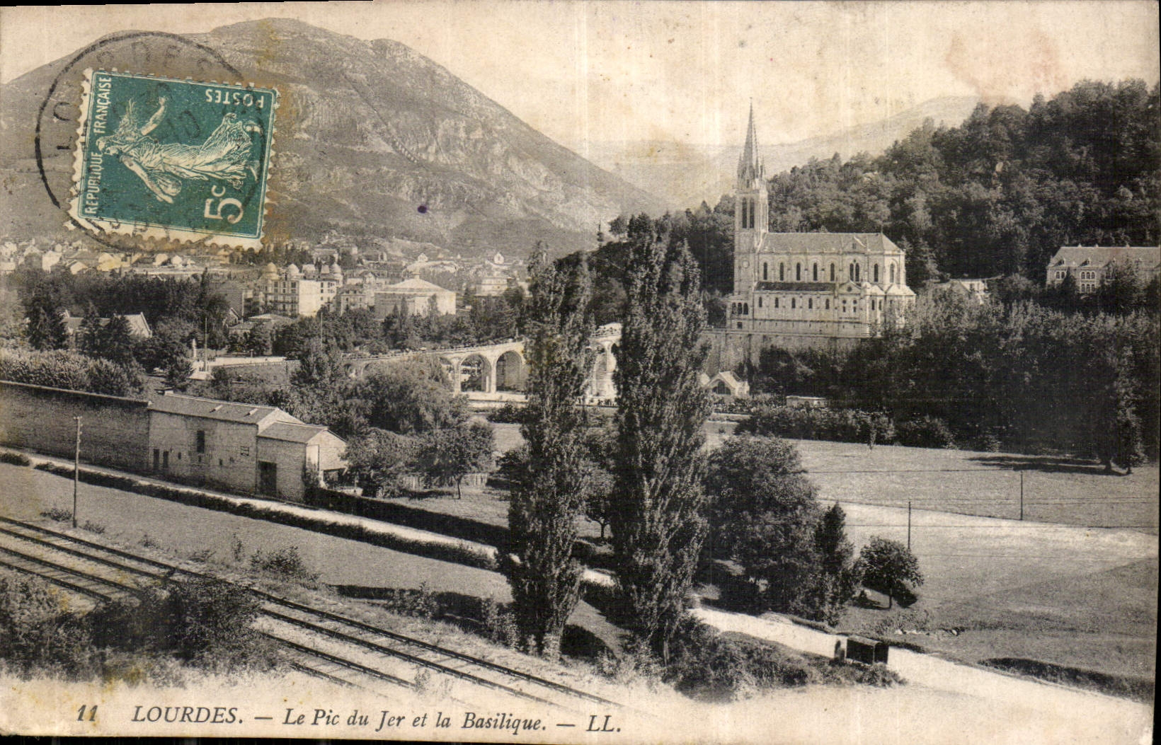 CPA Lourdes Le Pic du Jer et la Basilique 