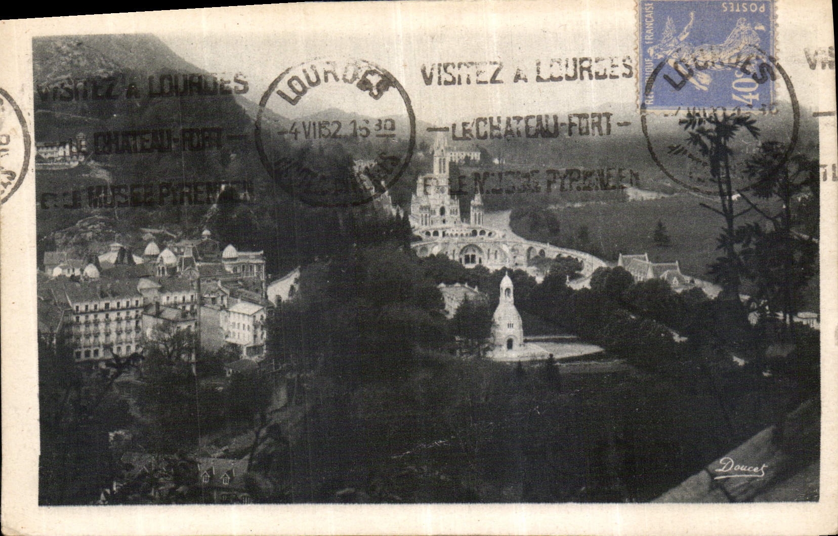 CPA Lourdes La Basilique et le Monument interaille Vus du Chateau Fort 