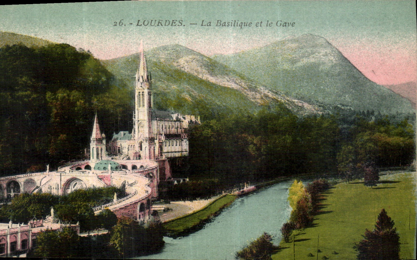 CPA Lourdes La Basilique et le Gave 