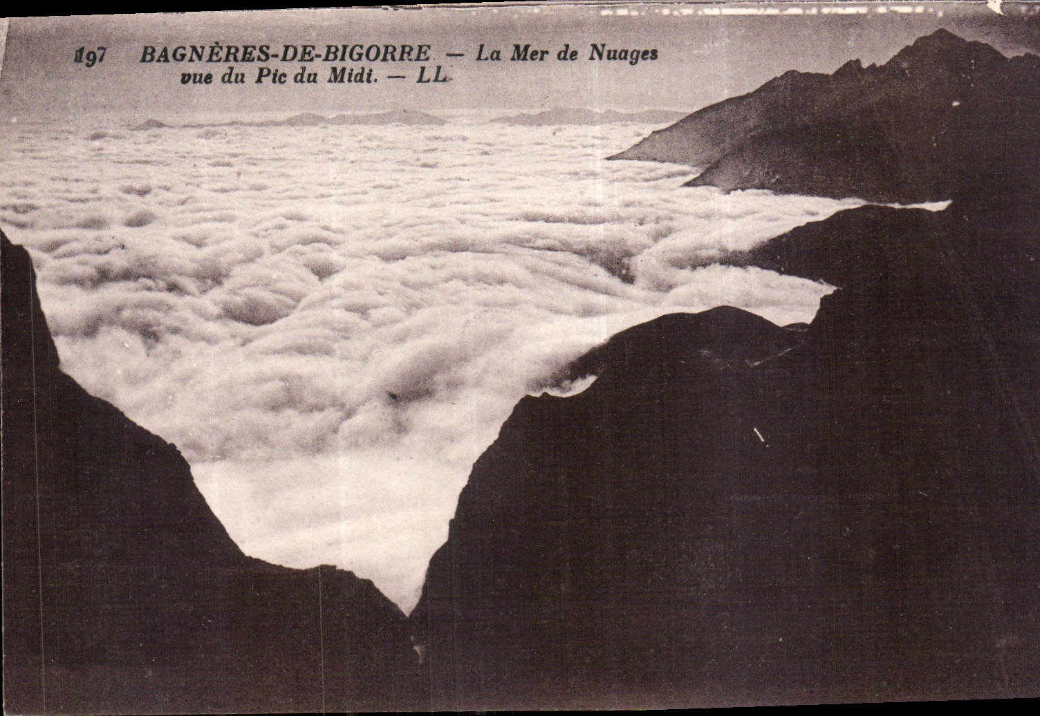 CPA Bagneres de Bigorre La Mer de Nuages vue du Pic du Midi 