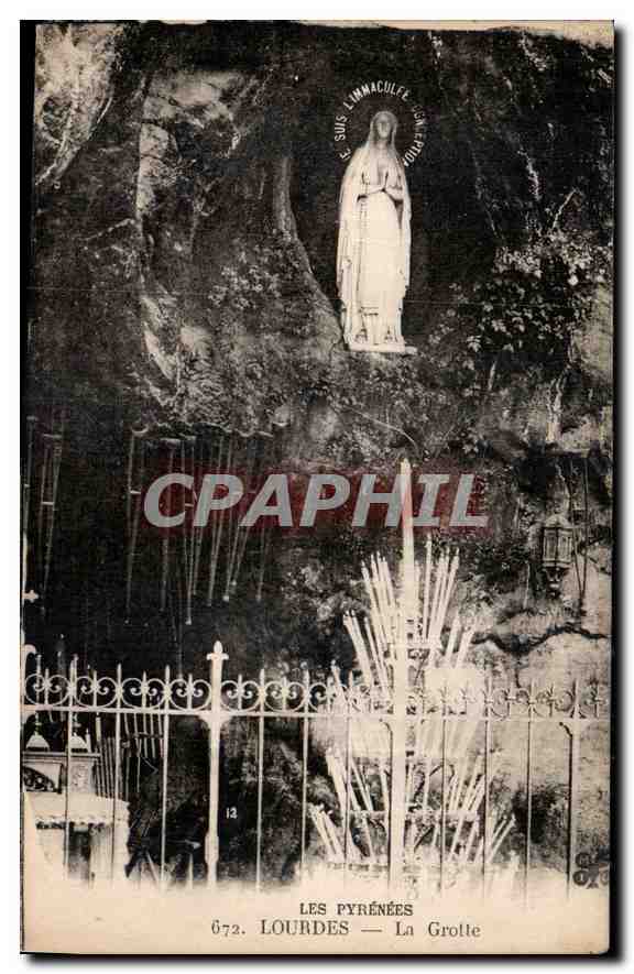 CPA Les Pyrenees Lourdes La Grotte 