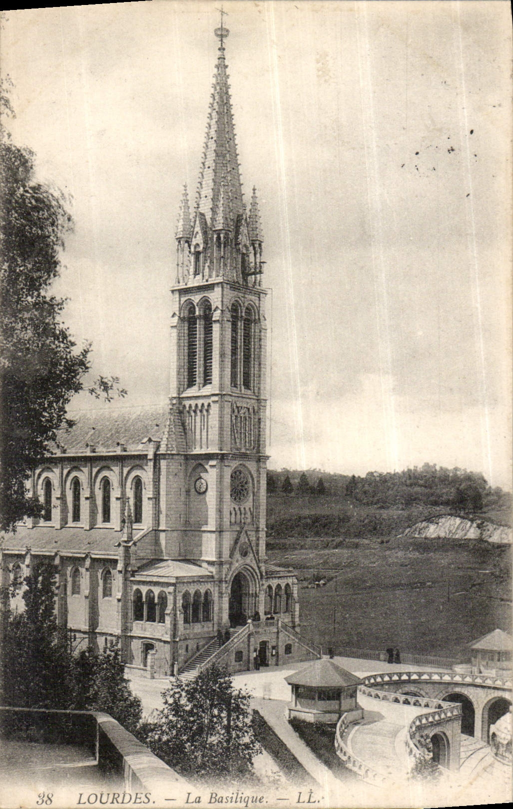 CPA Lourdes La Basilique 