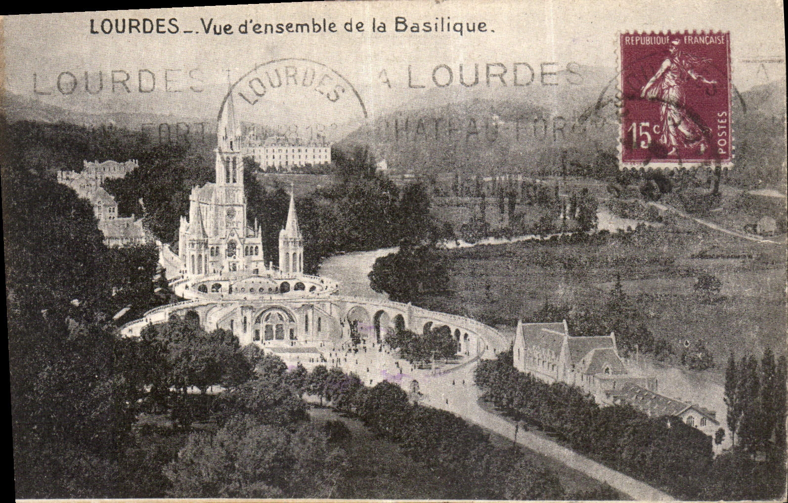 CPA Lourdes Vue d'Ensemble de la Basilique 