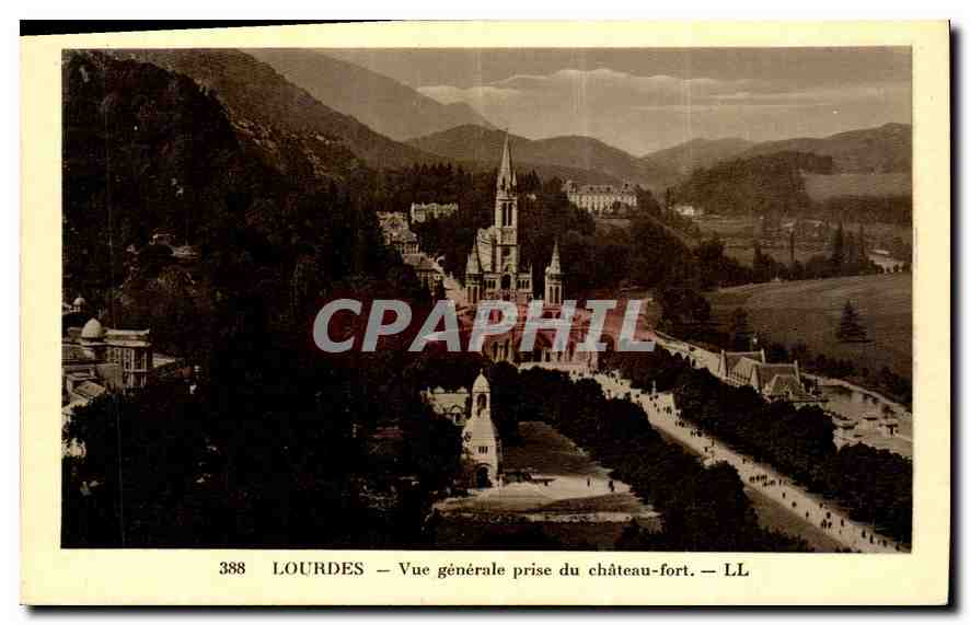 CPA Lourdes vue generale prise du chateau fort 