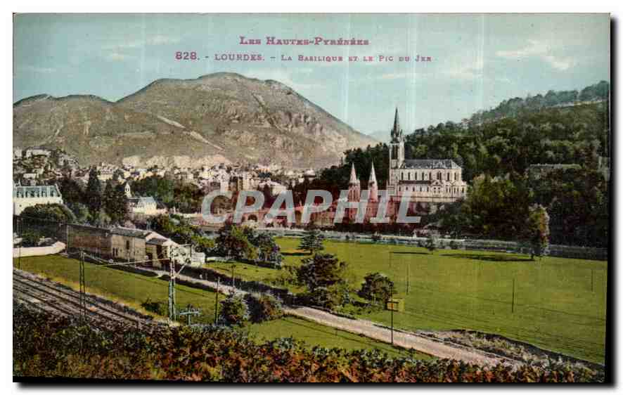 CPA Les Hautes Pyrenees Lourdes la Basilique et le Pic du Jer 