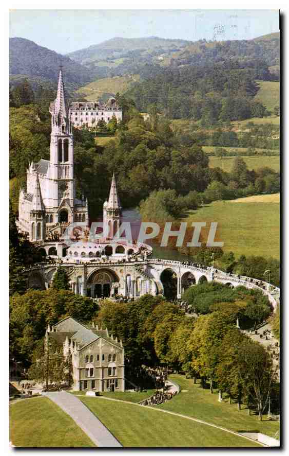 CPA Lourdes Hautes Pyrenees la Basilique 