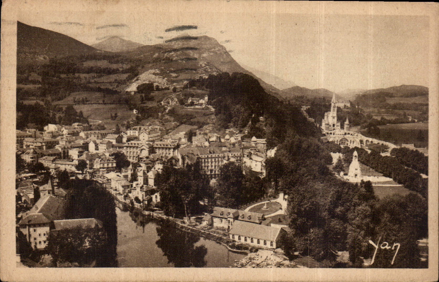 CPA Lourdes vue generale prise du Chateau Fort 