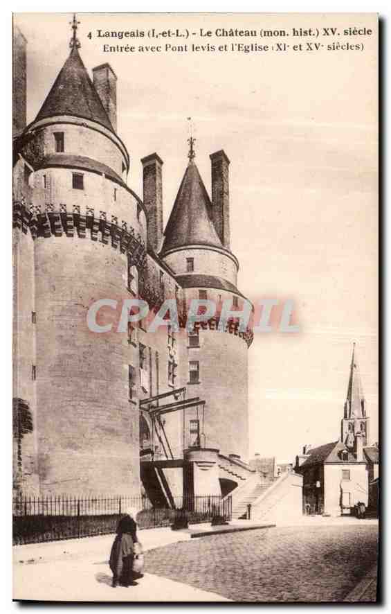 CPA Langeais I et L le Chateau mon hist XV siecle entree avec Pont levis et l'Eglise XI et XV siecle