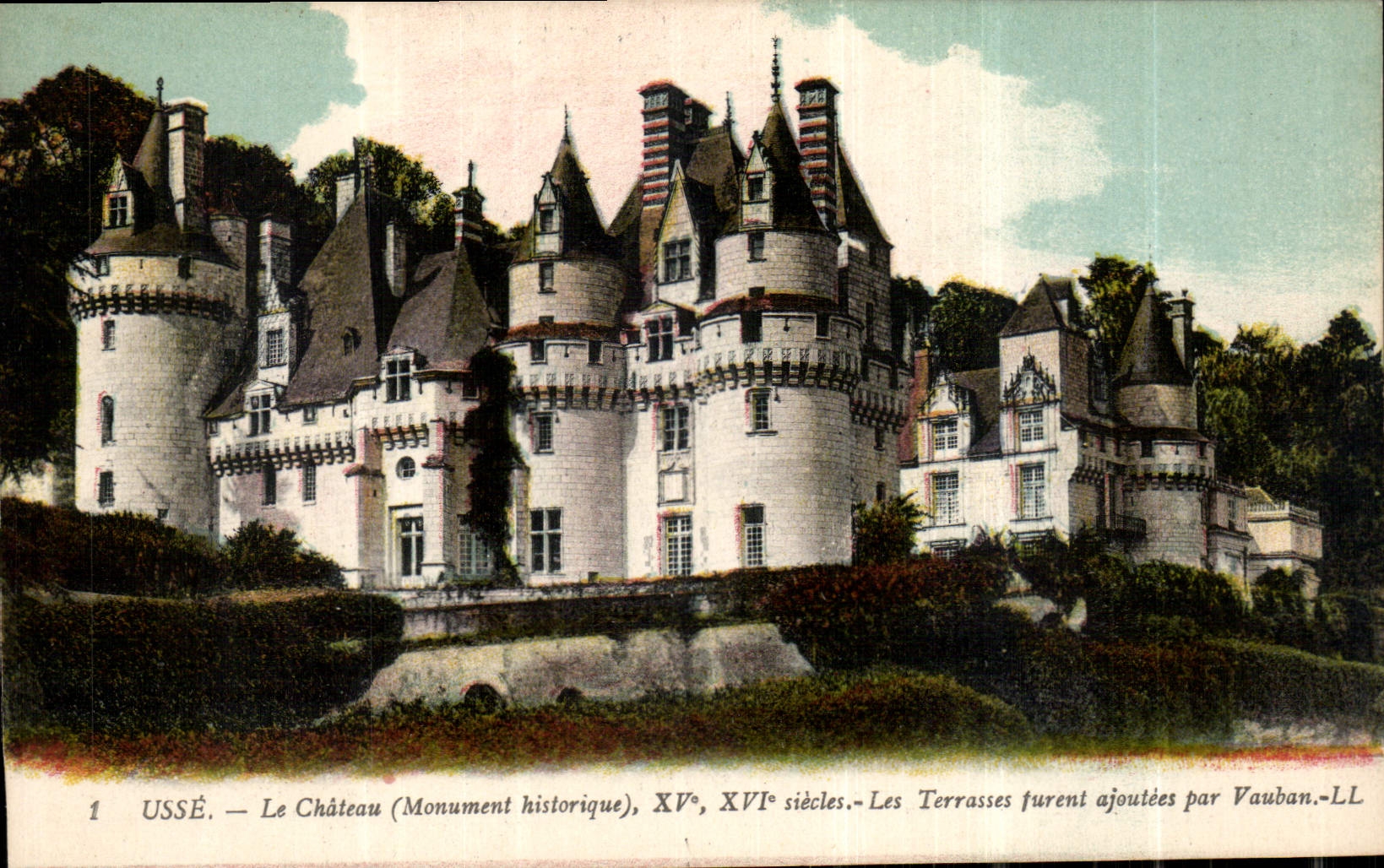 CPA Usse le Chateau Monument historique XV XVI siecles les Terrasses furent ajoutees par Vauban 
