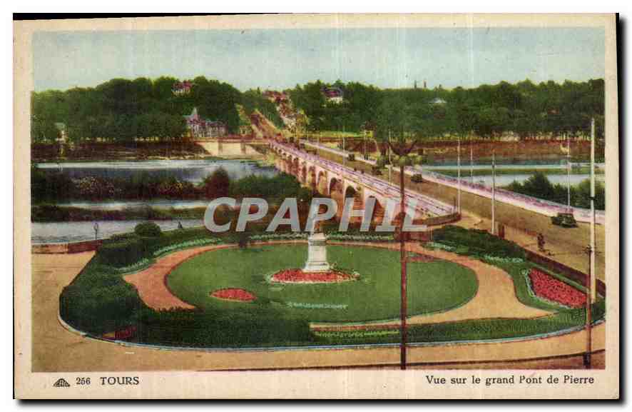 CPA Tours vue sur le grand pont de Pierre 