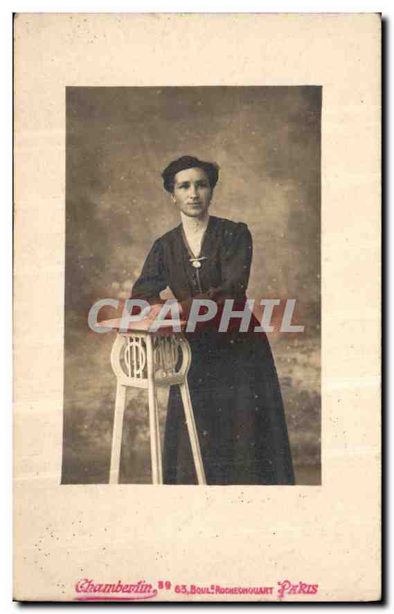 CARTE PHOTO Femme Rochechouart Paris