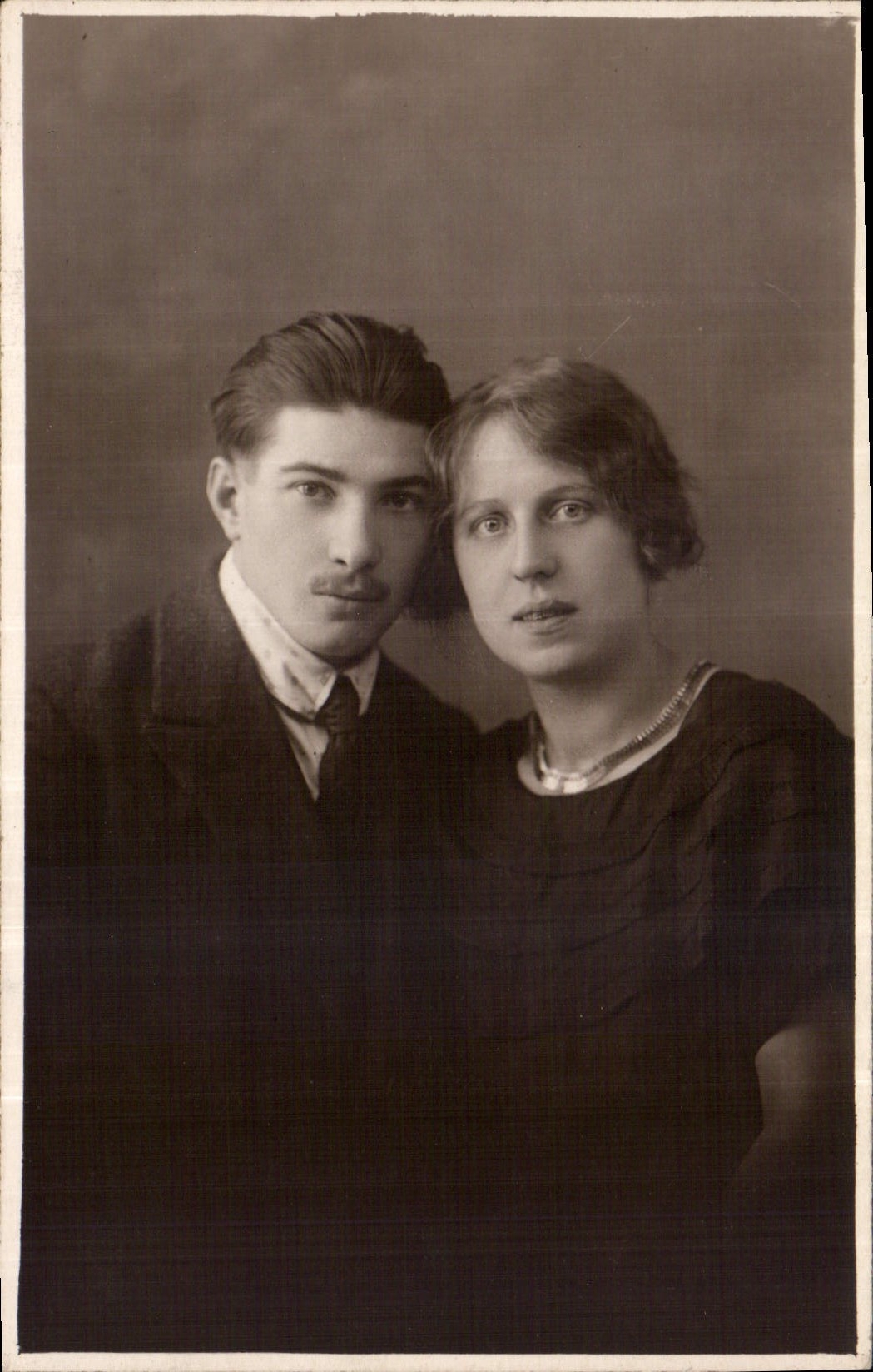 Portrait of a couple — publisher Photo GERMAIN, Paris