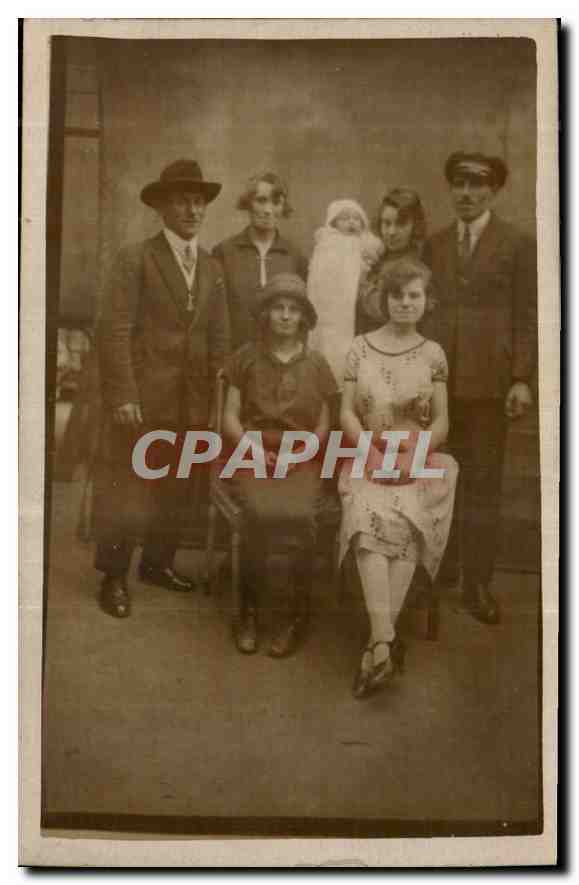 Famille ou groupe d'amis — photographie en noir et blanc — éditeur non visible