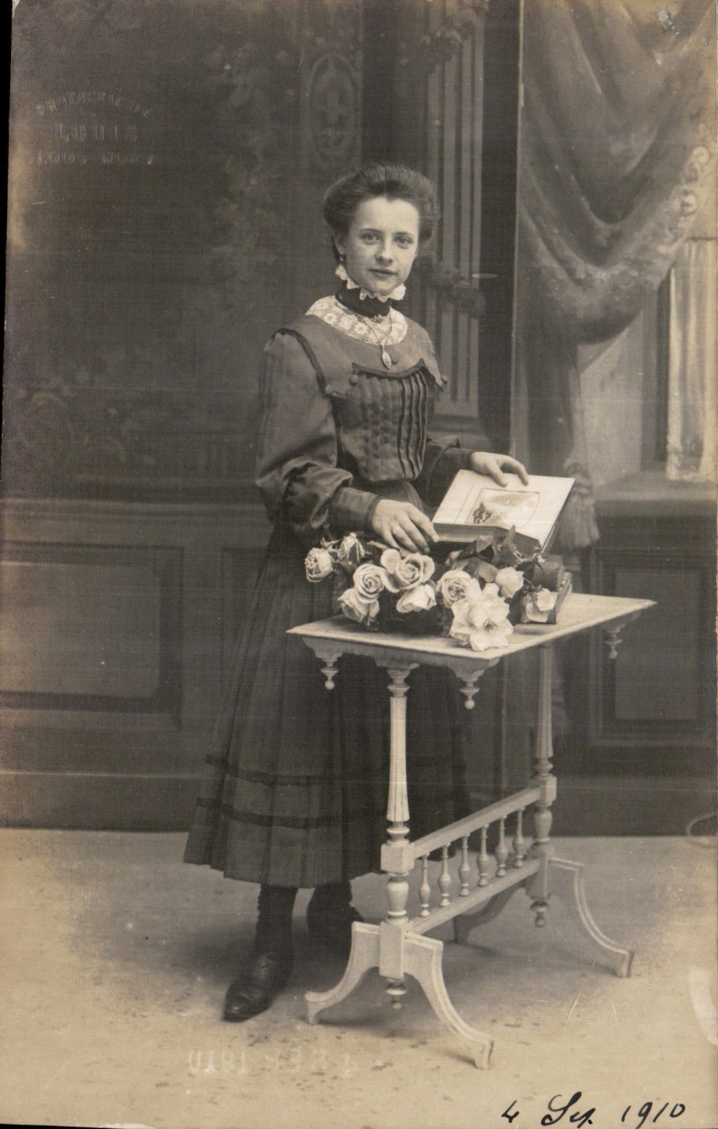 CARTE PHOTO Femme Loos Nord